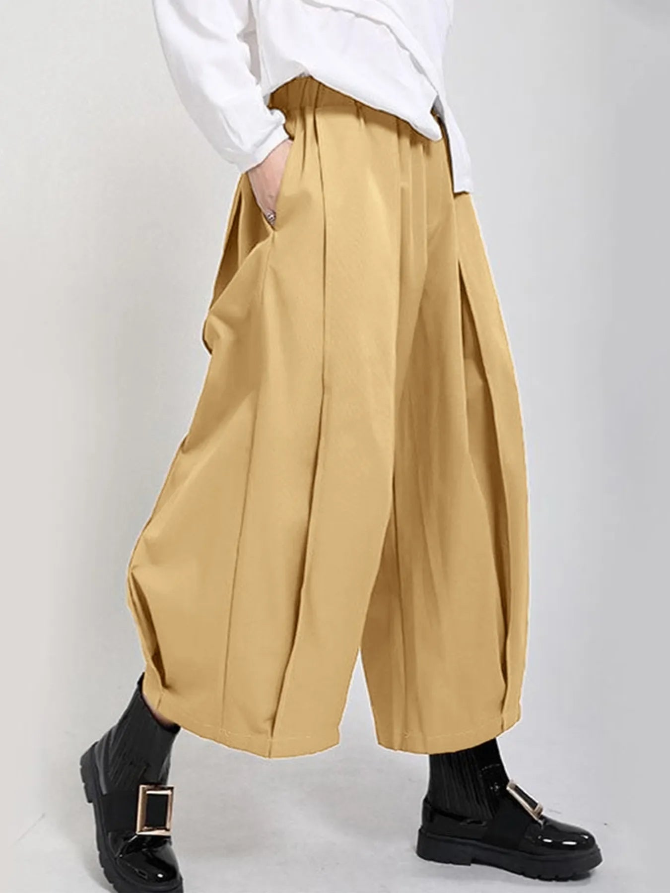 Plus Size Wide Leg Pleated Cropped Pants.