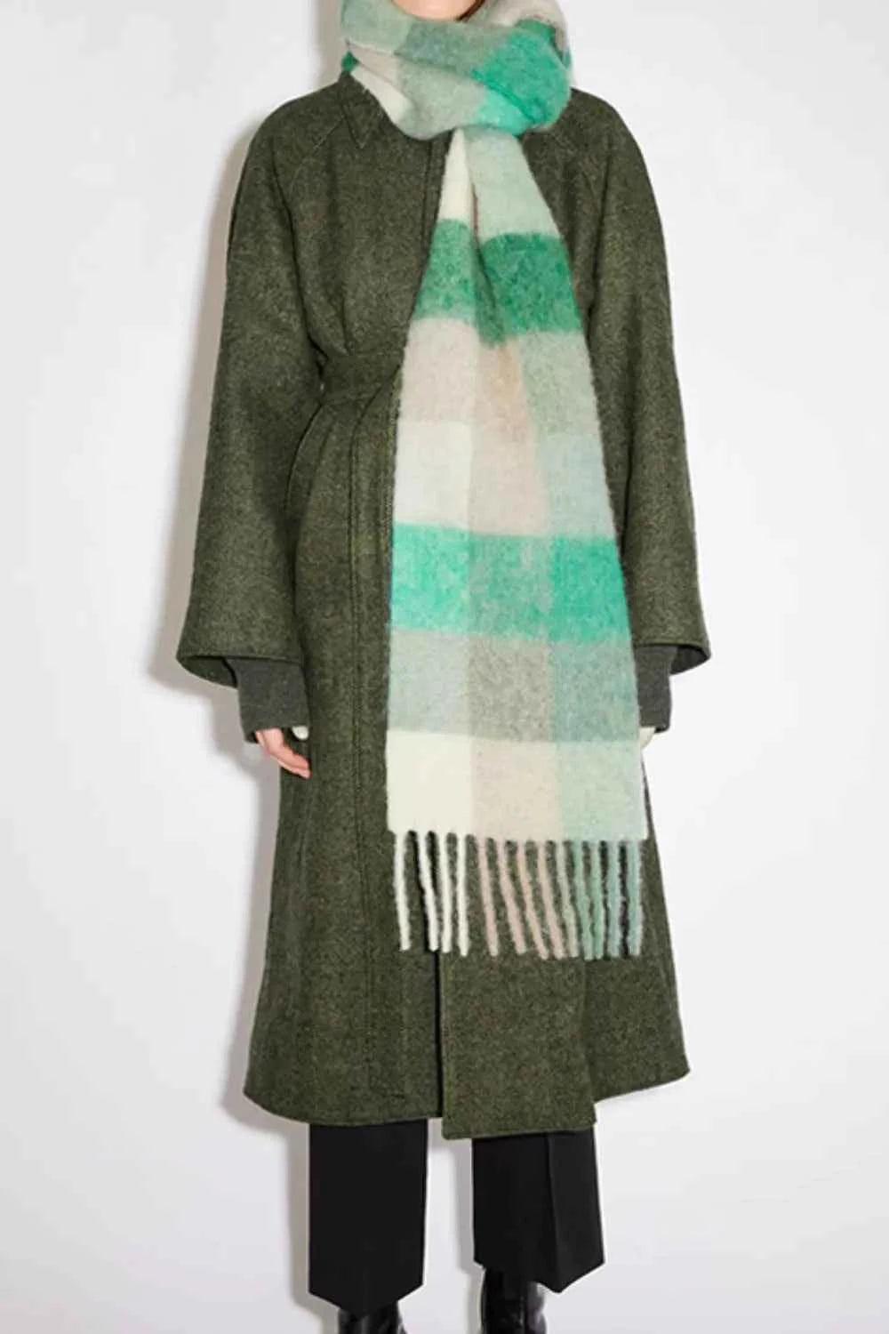 Thermal Fringe Contrast Plaid Scarf.