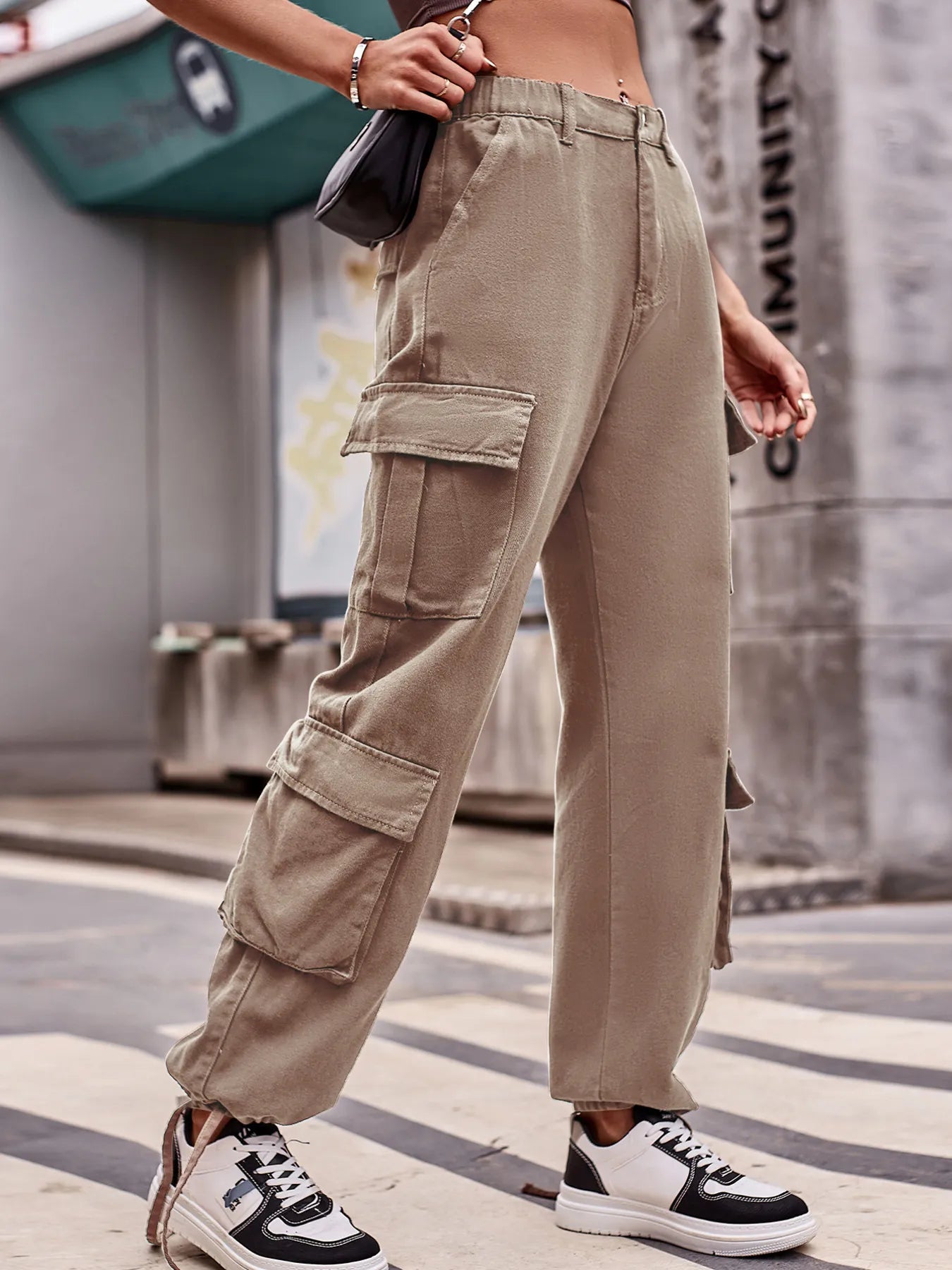 Casual Wide Leg Cargo Jeans.