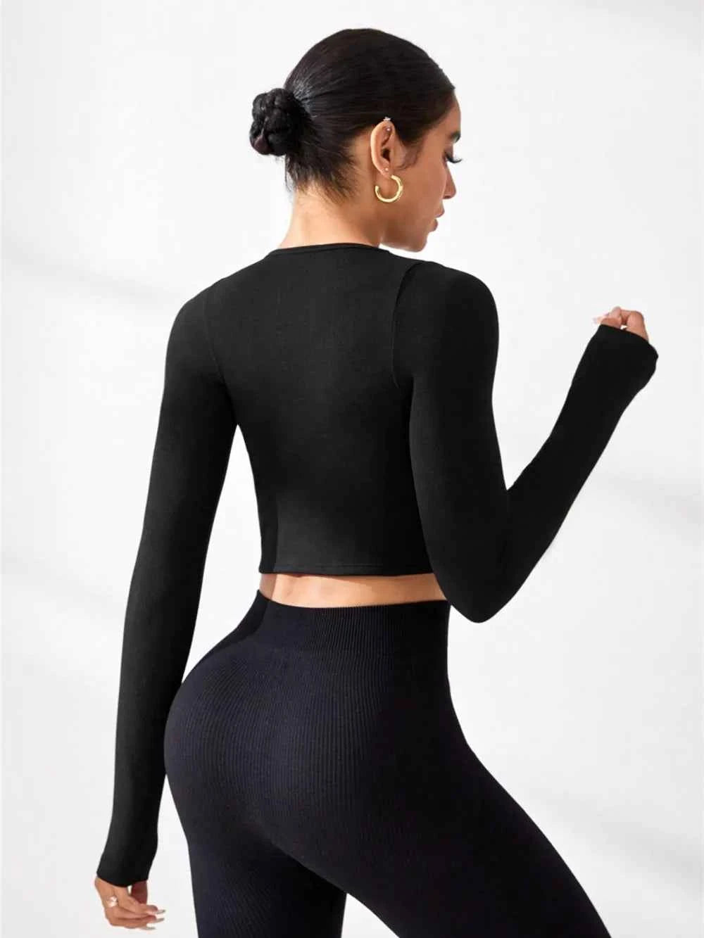 Round Neck Long Sleeve Active T-Shirt.