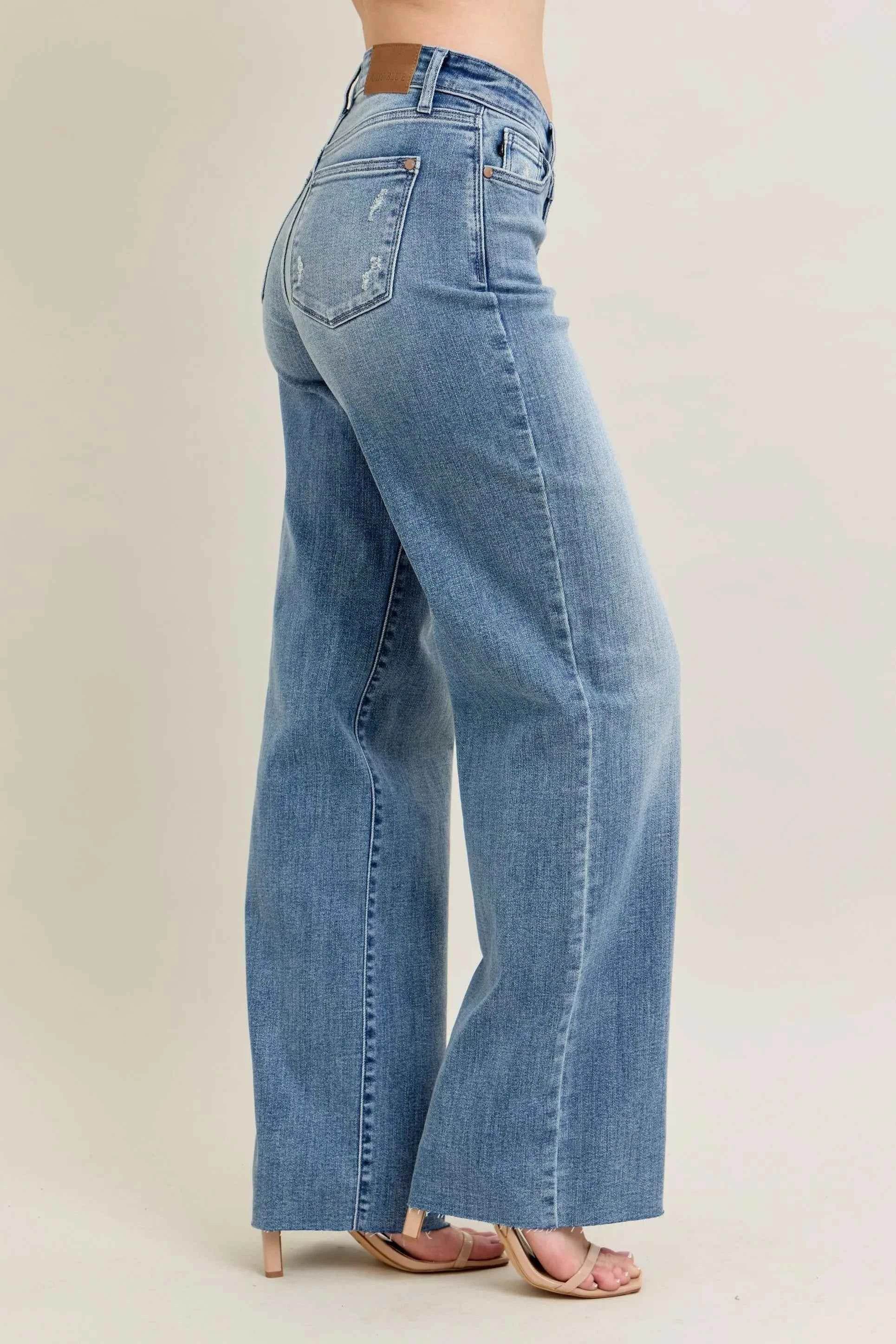 Judy Blue Plus Size V-Front Baggy Jeans.