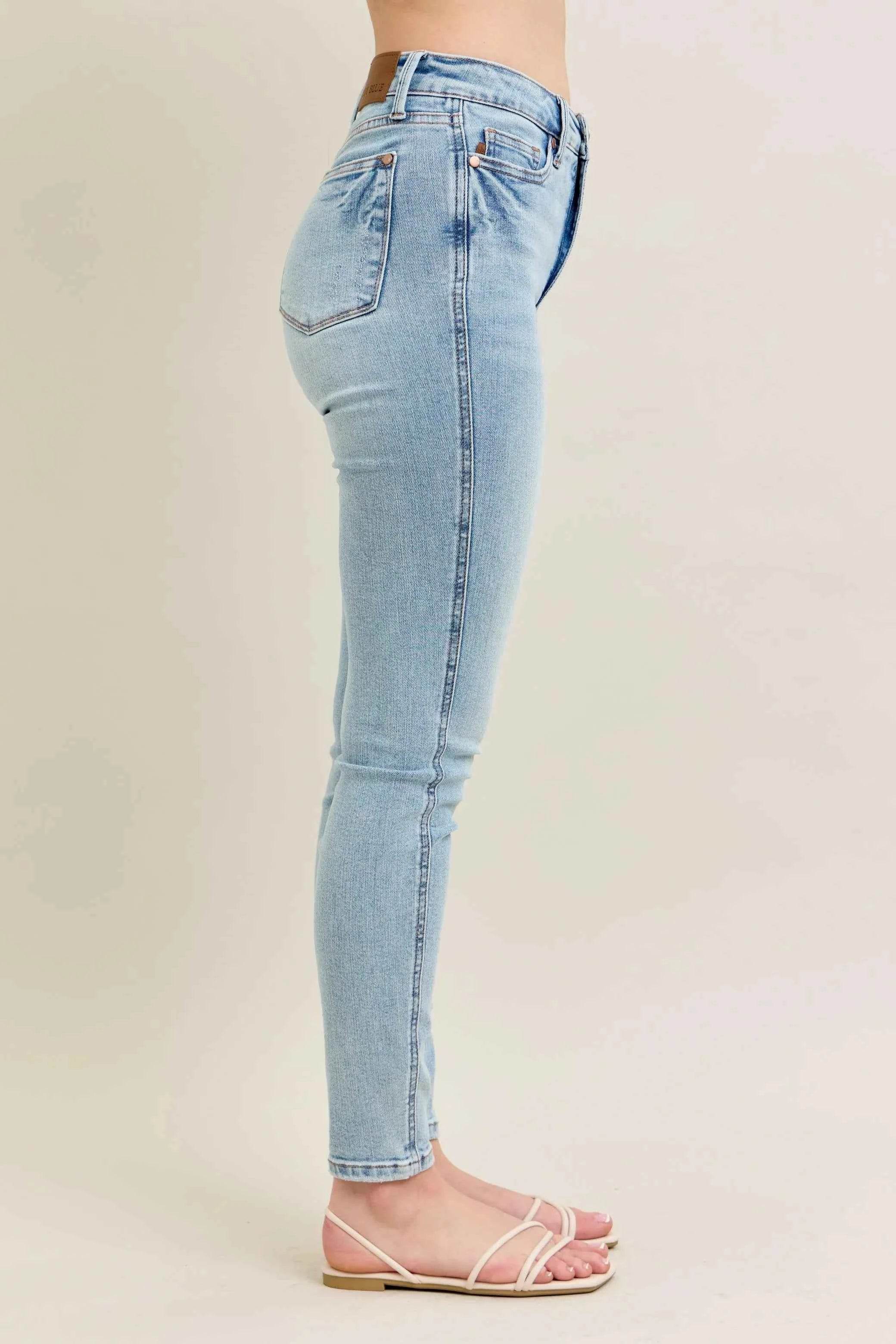 Judy Blue Plus Size Mr Tummy Control Vintage Wash Skinny Jeans.