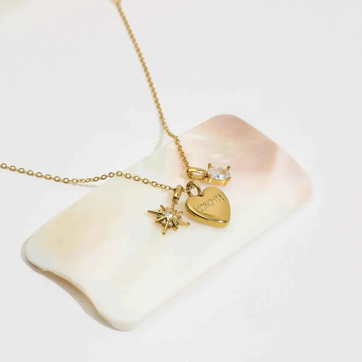 18K Gold-Plated Zircon Heart Pendant Necklace.