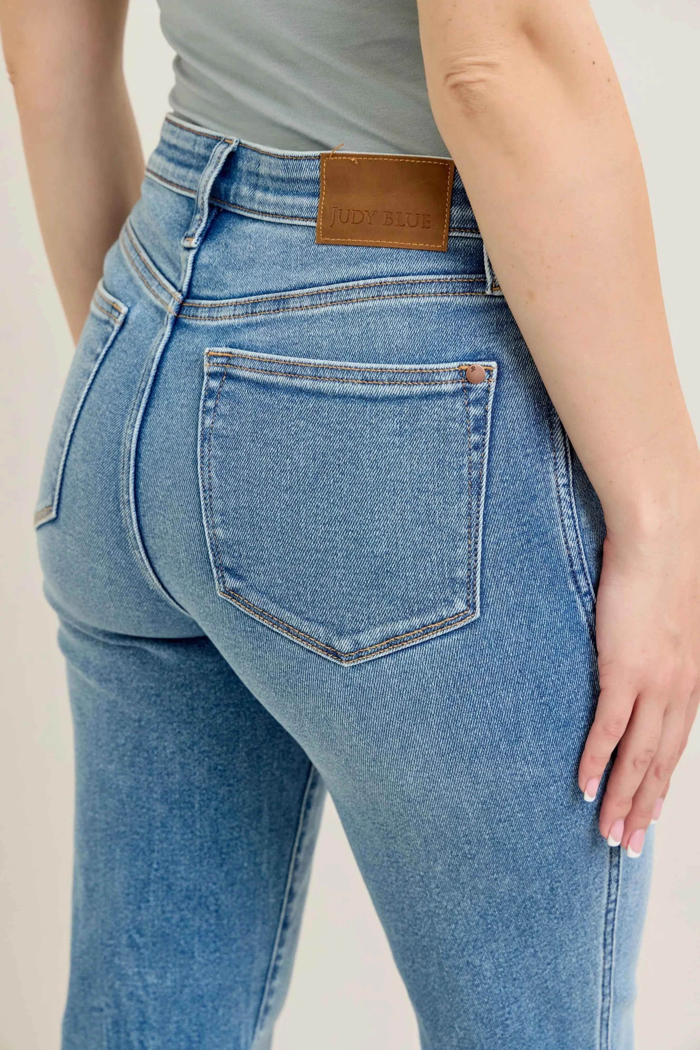 Judy Blue Plus Size High-Waist Vintage Straight Jeans.
