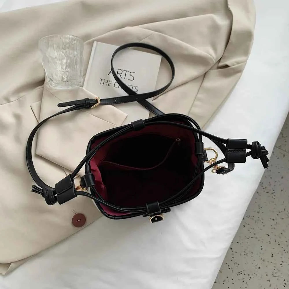 Straw Braided Adjustable Strap Crossbody Bag.