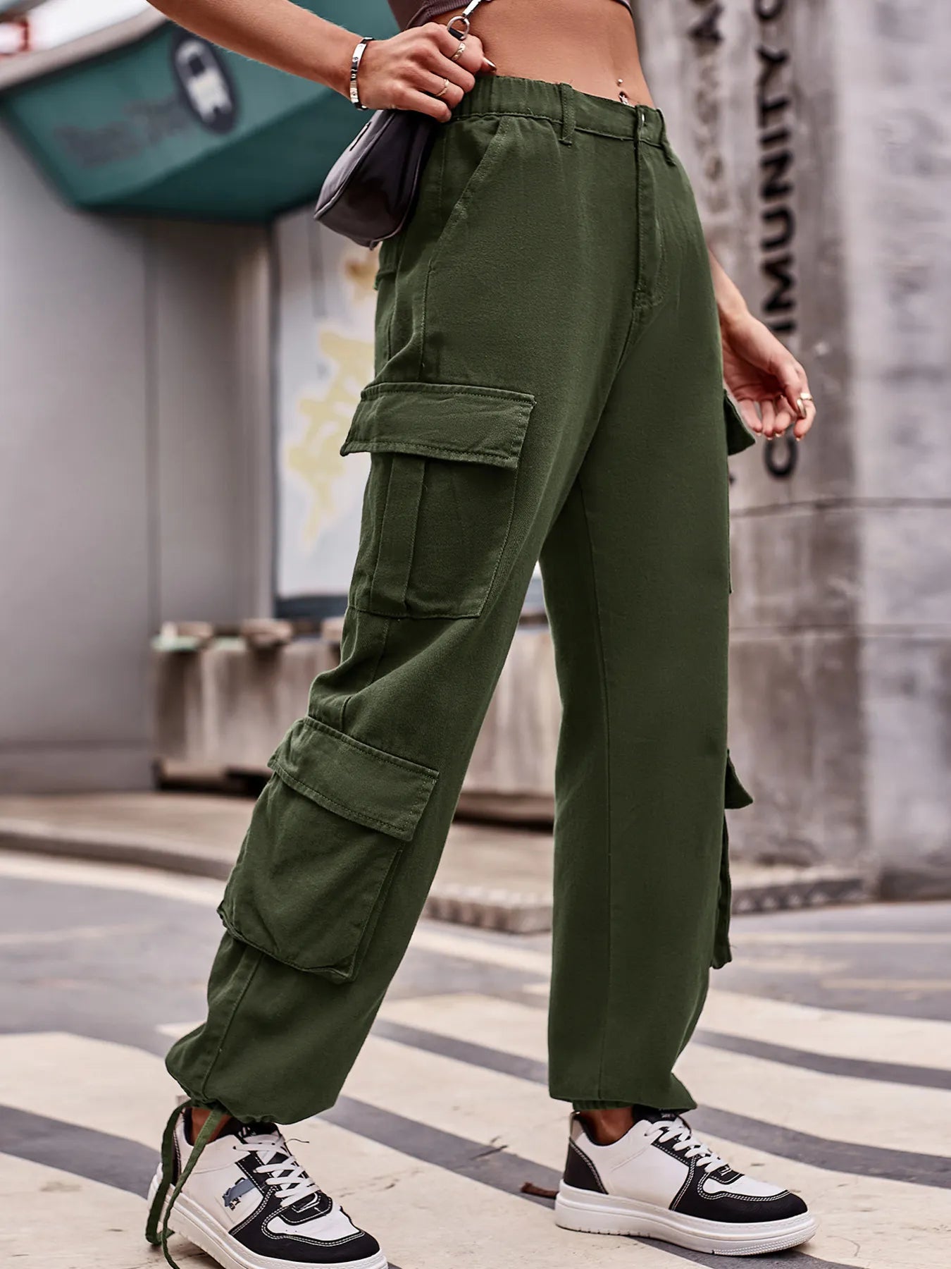 Casual Wide Leg Cargo Jeans.