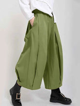 Plus Size Wide Leg Pleated Cropped Pants.