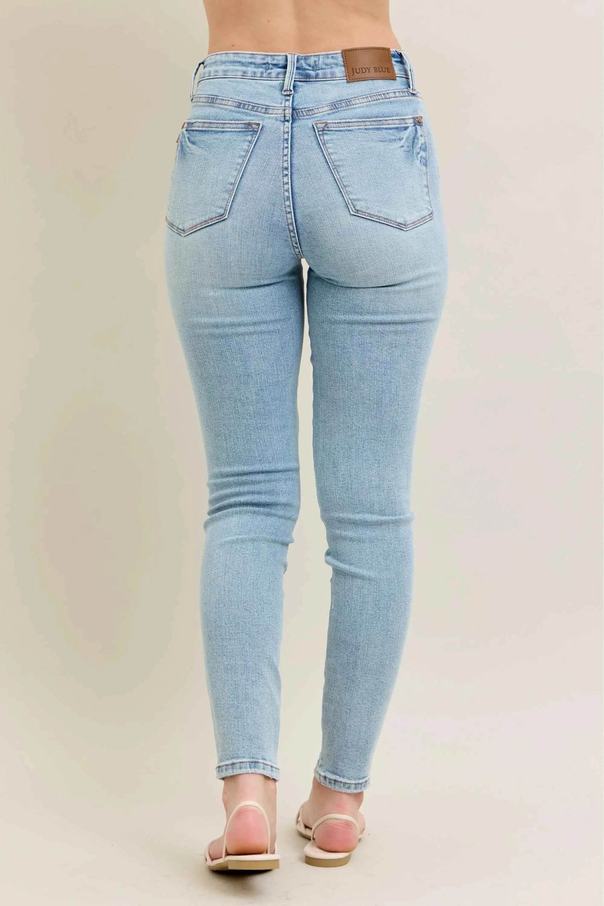 Judy Blue Plus Size Mr Tummy Control Vintage Wash Skinny Jeans.