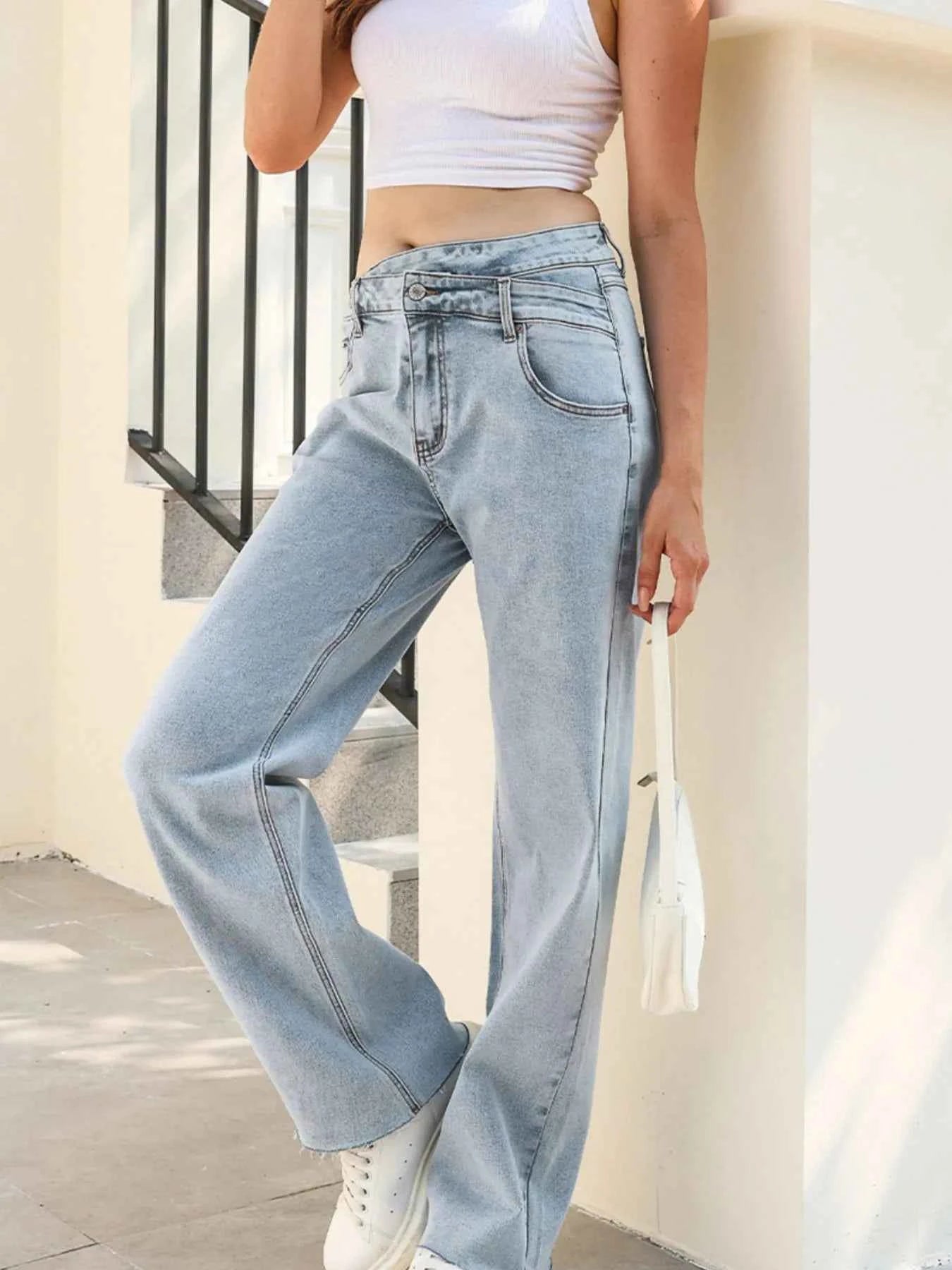 Stylish Wide Leg Jeans for Modern Comfort.