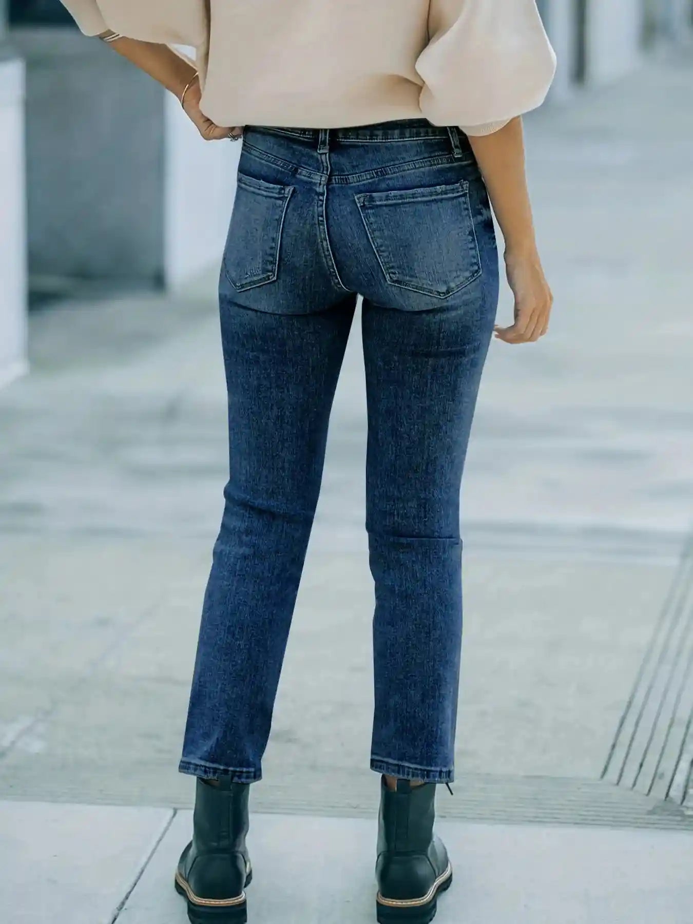 Distressed High Waist Jeans.