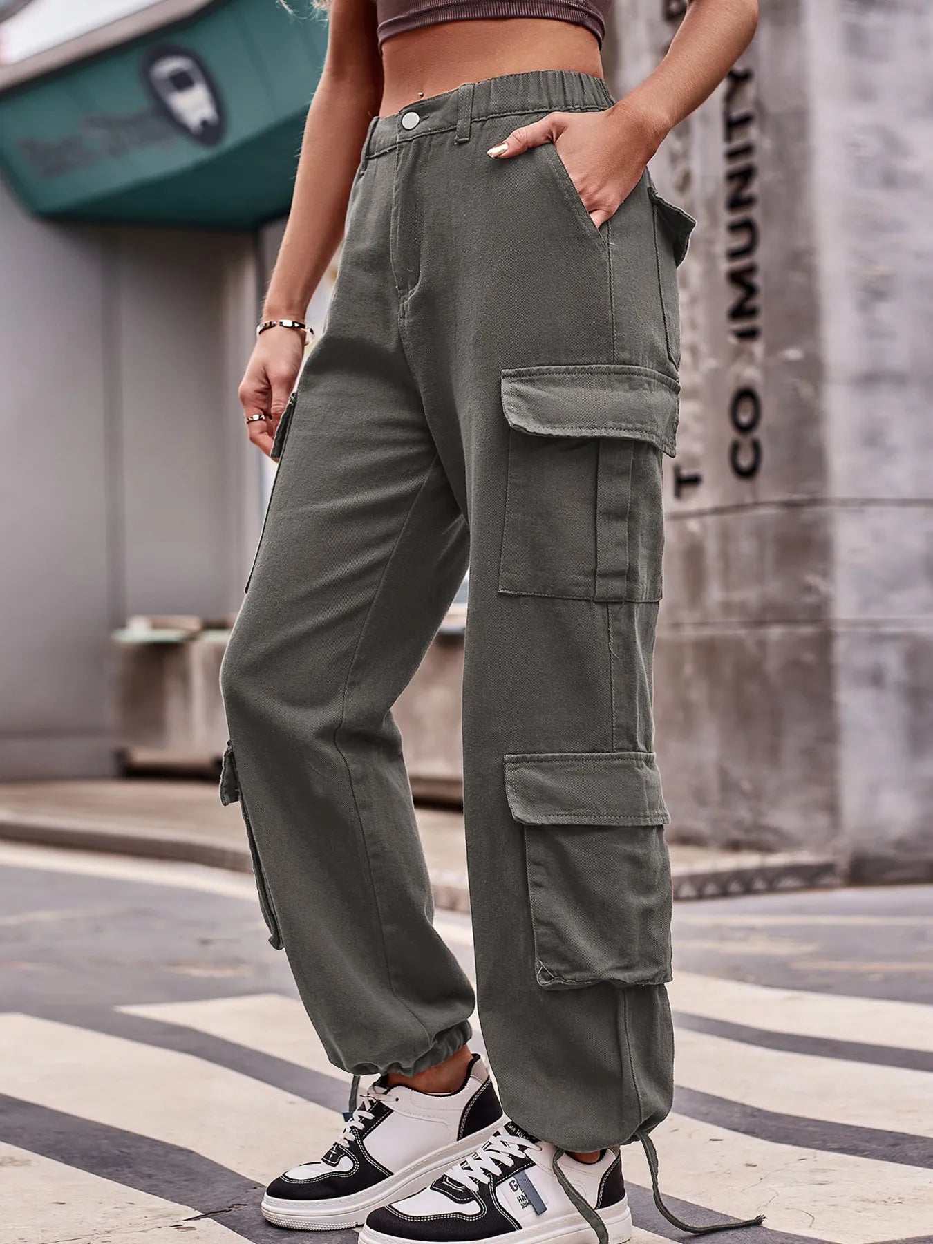 Casual Wide Leg Cargo Jeans.