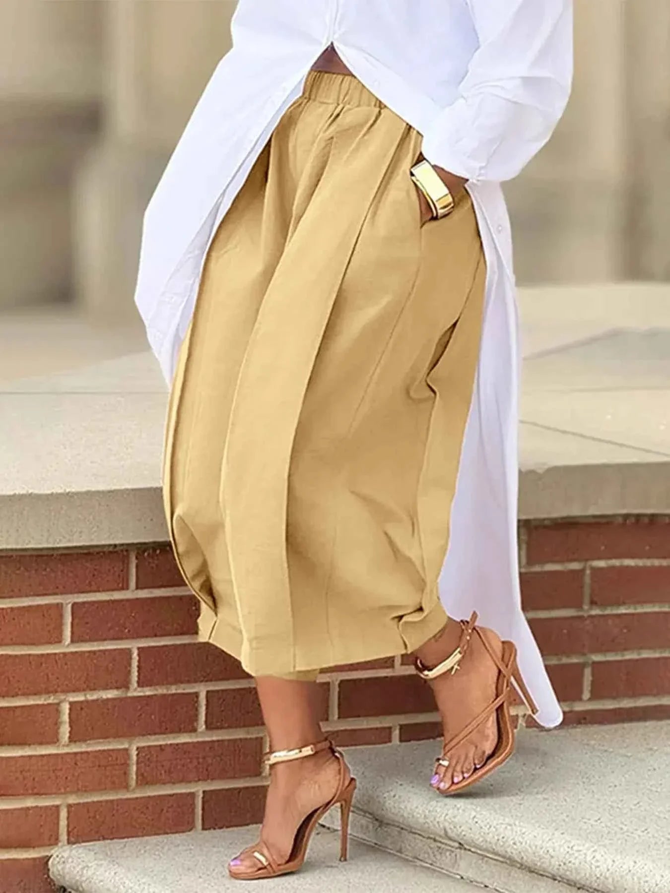 Plus Size Wide Leg Pleated Cropped Pants.