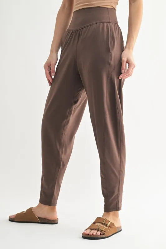 MONO B Flowbarrel High Waist Active Pants.