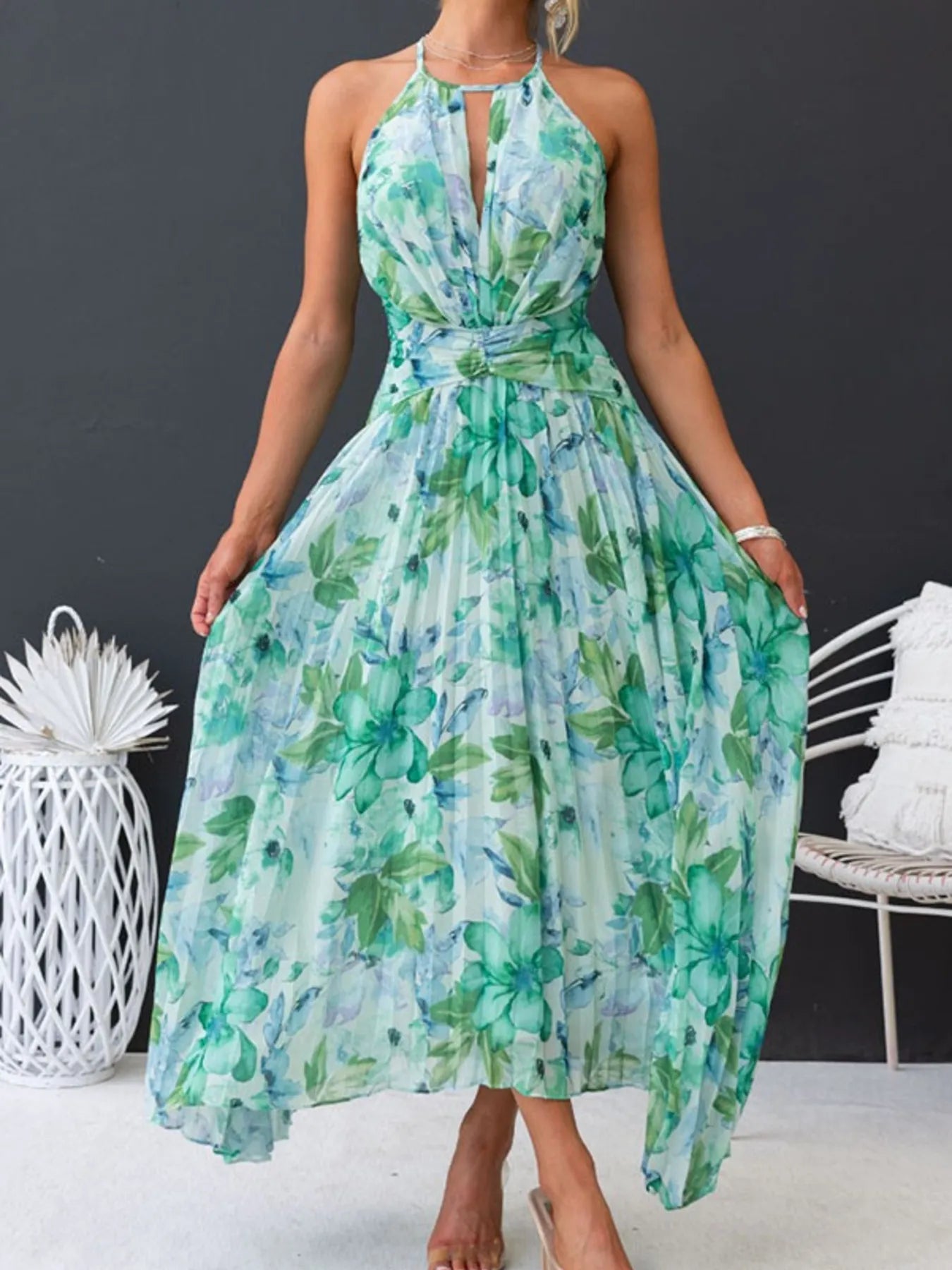 Printed Sleeveless Pleated Dress.