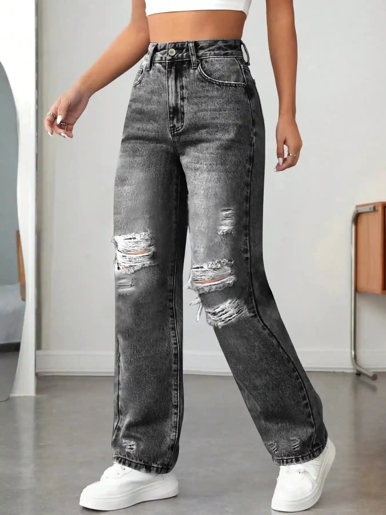 Distressed High Waisted Jeans.