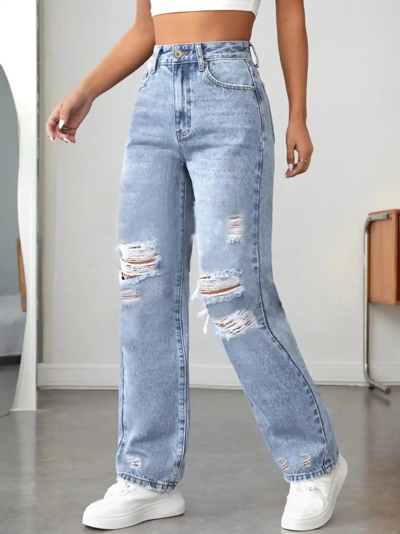 Distressed High Waisted Jeans.