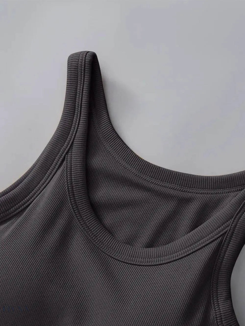 Round Neck Tank Top with Bra - Comfort and Style in One - EBYNN