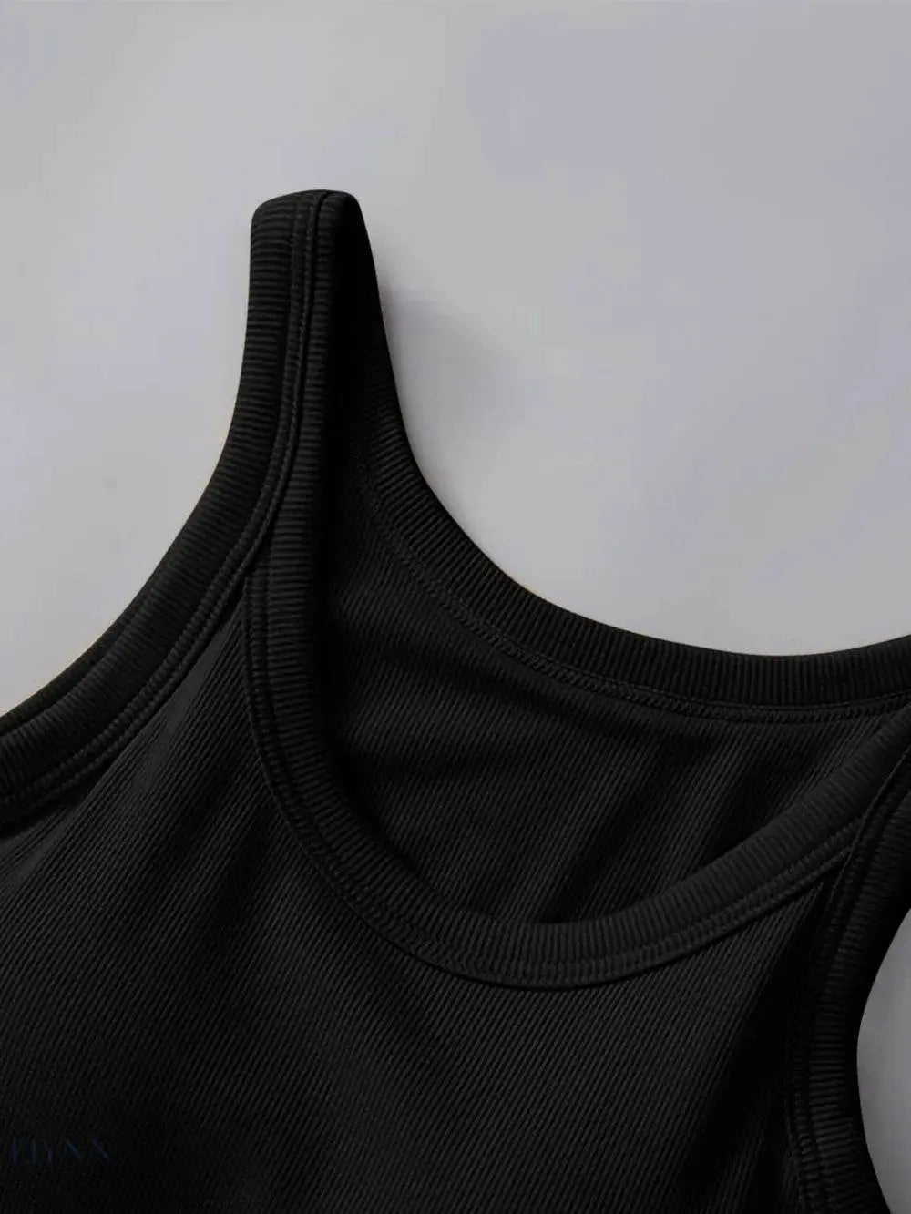 Round Neck Tank Top with Bra - Comfort and Style in One - EBYNN