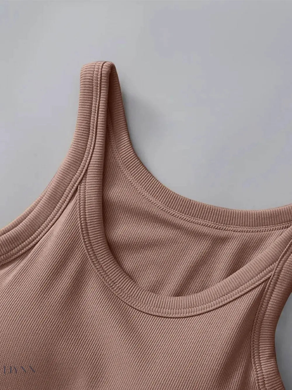 Round Neck Tank Top with Bra - Comfort and Style in One - EBYNN
