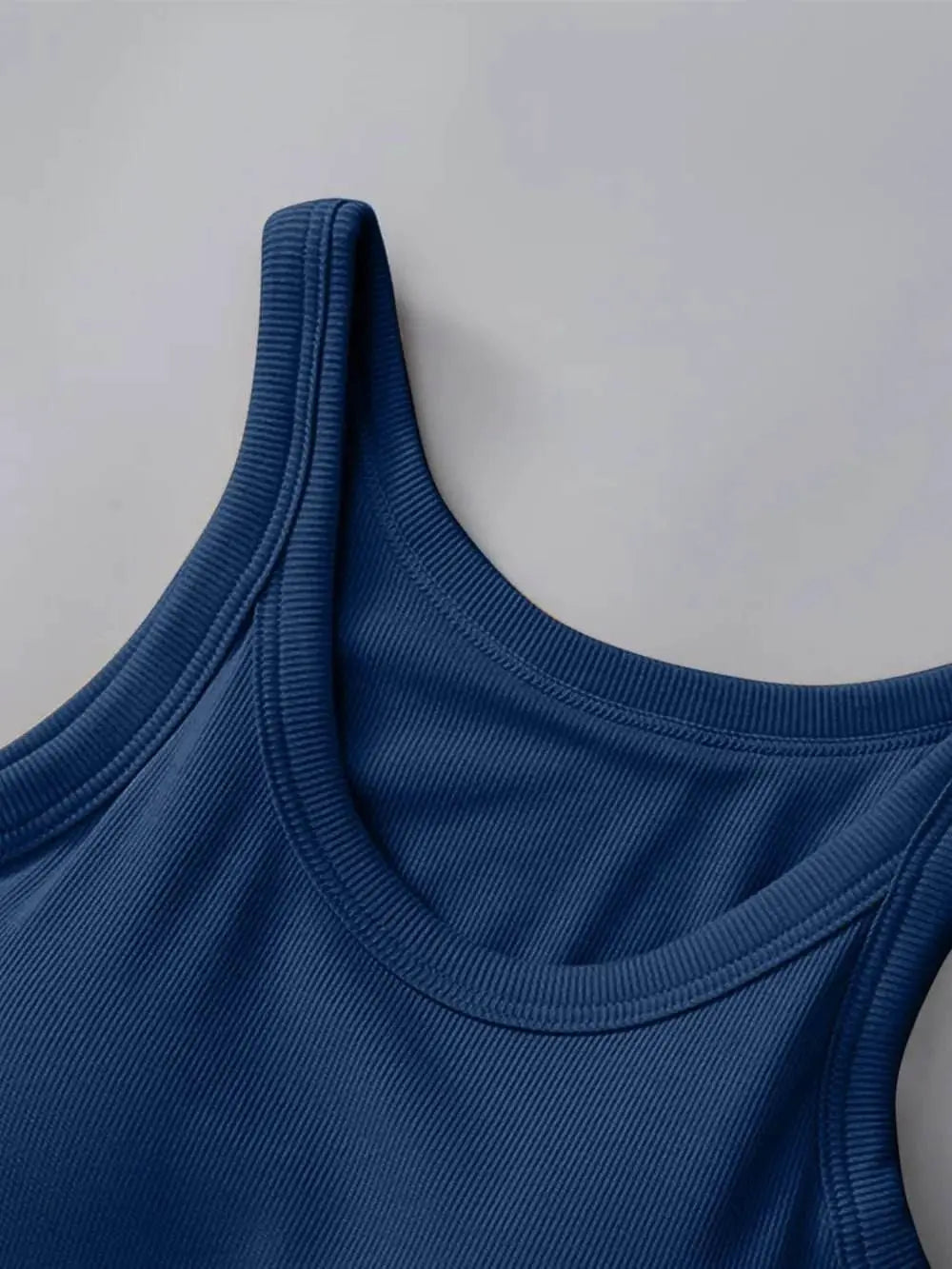 Round Neck Tank Top with Bra - Comfort and Style in One - EBYNN