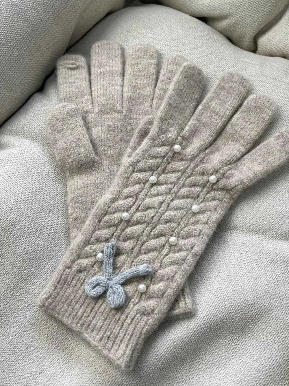 Thermal Pearl Detail Bow Five-Finger Gloves.