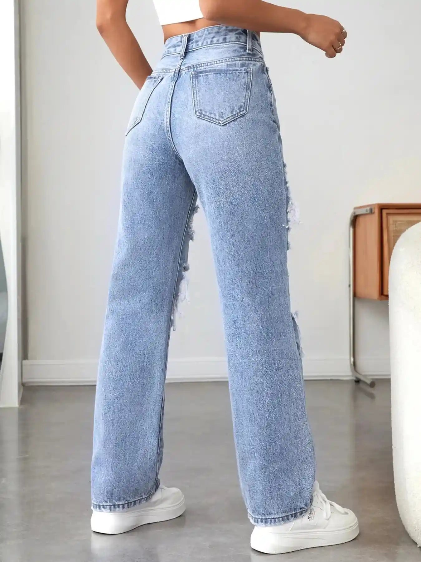 Distressed High Waisted Jeans.