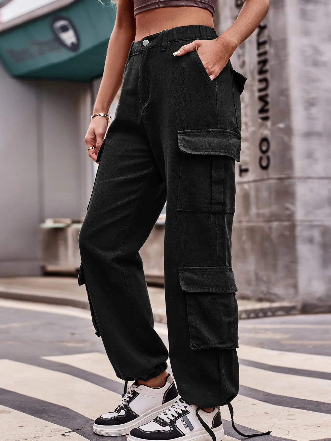 Casual Wide Leg Cargo Jeans.