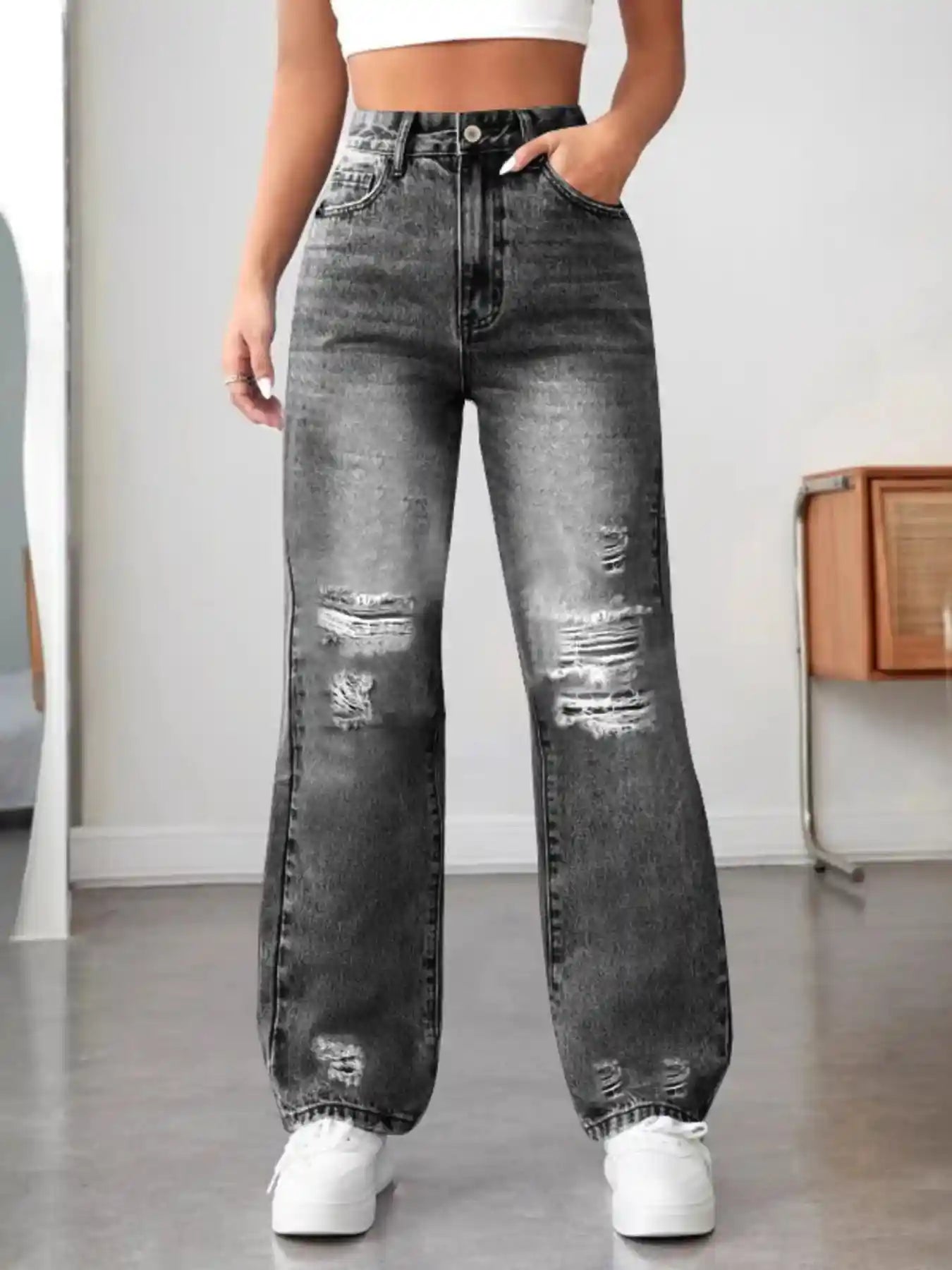 Distressed High Waisted Jeans.