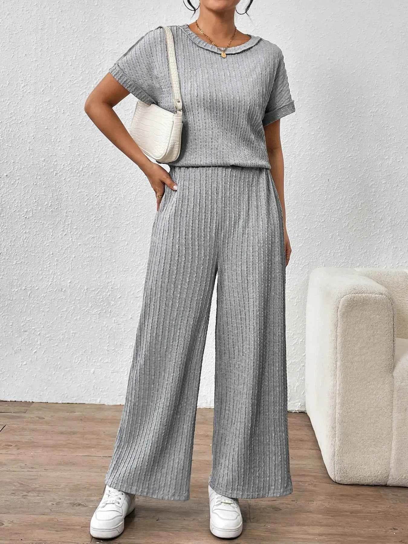 Round Neck Top and Pants Set for Comfortable Everyday Wear - EBYNN