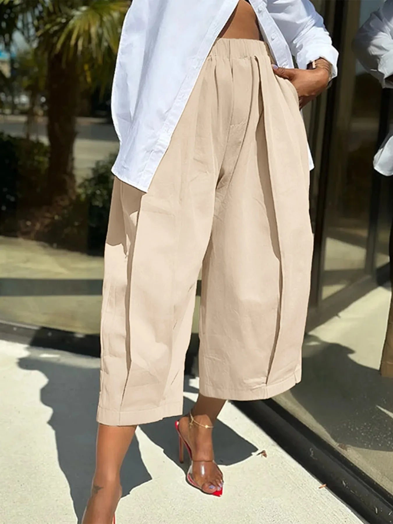 Plus Size Wide Leg Pleated Cropped Pants.
