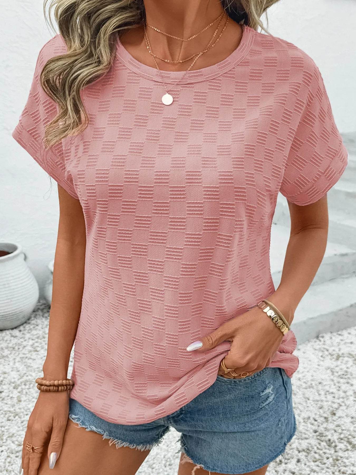 Checkered Round Neck T-Shirt for Stylish Comfort - EBYNN