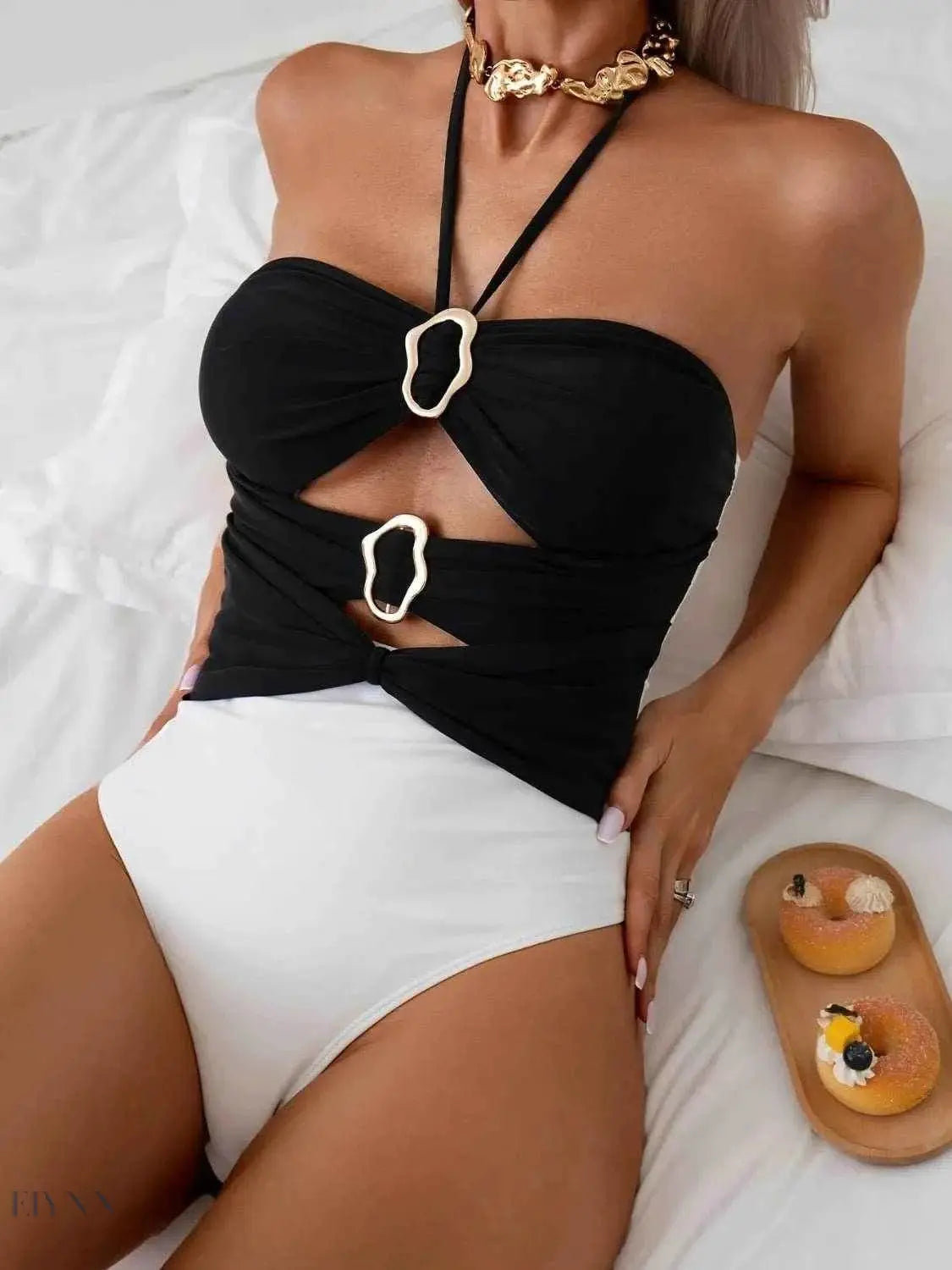Contrast Cutout One-Piece Swimsuit in Black & White - EBYNN
