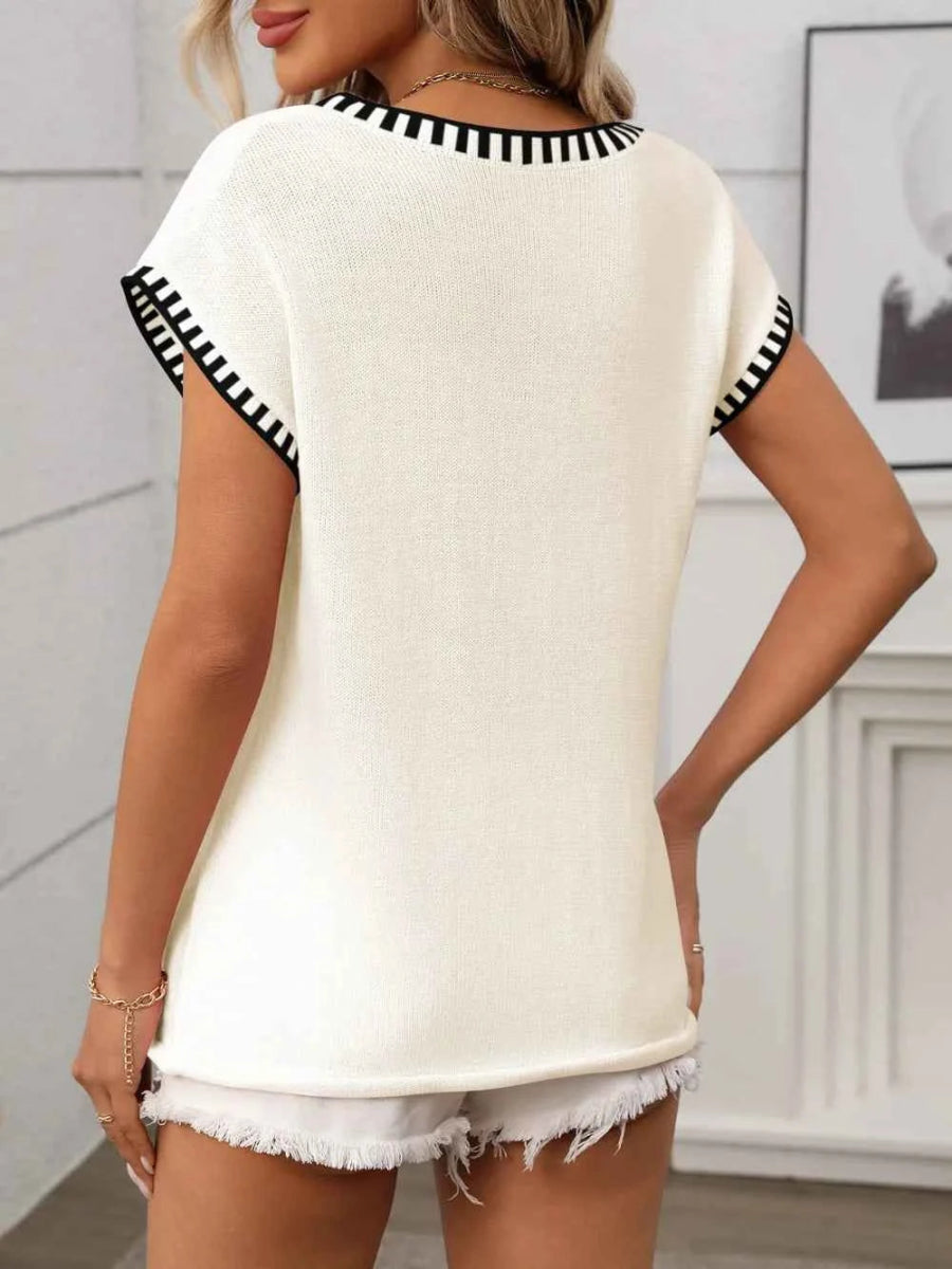 Contrast Trim V-Neck Short Sleeve Knit Top.