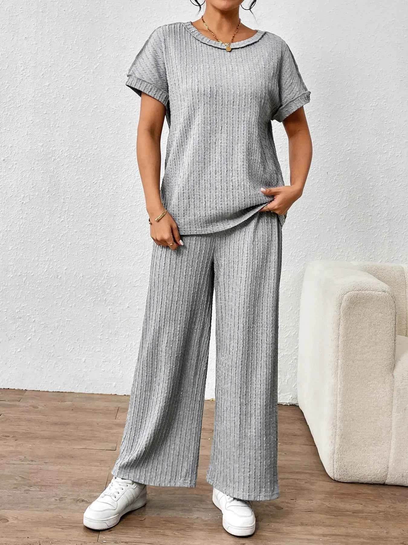 Round Neck Top and Pants Set for Comfortable Everyday Wear - EBYNN