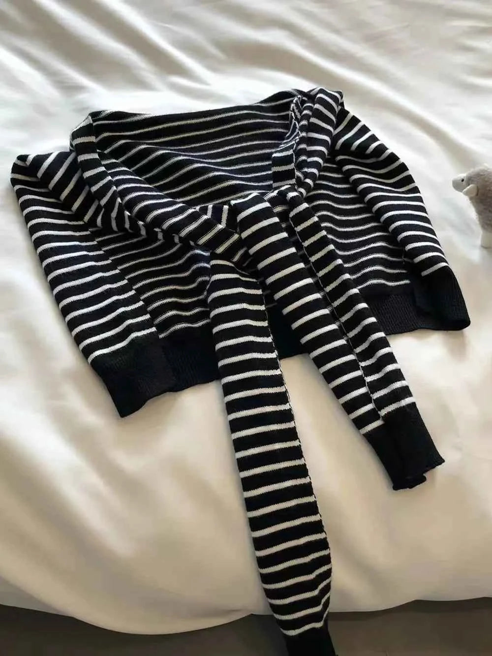 Striped Contrast Knit Wrap.