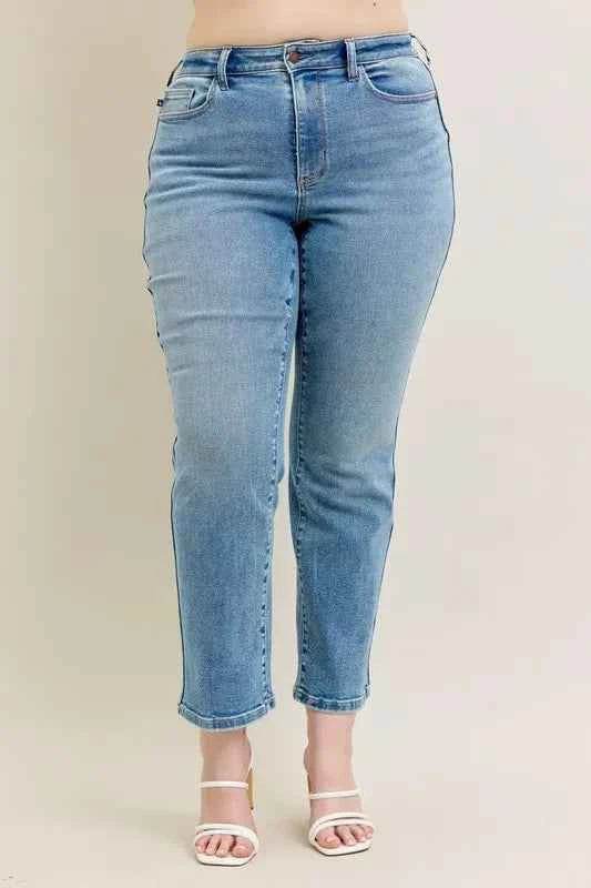 Judy Blue Plus Size High-Waist Vintage Straight Jeans.