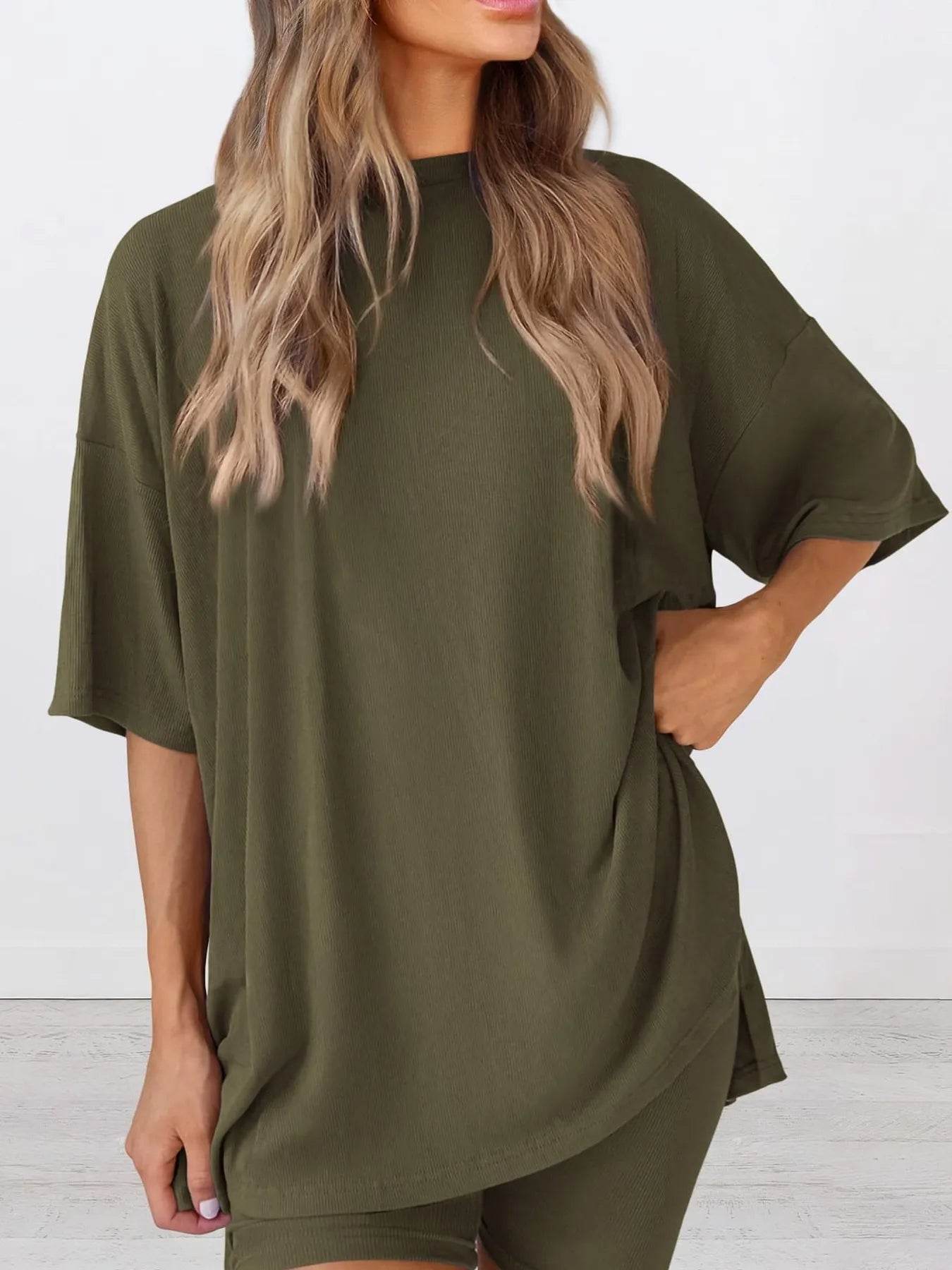 Plus Size Round Neck Set: Oversized Top and Shorts Set for Ultimate Comfort - EBYNN