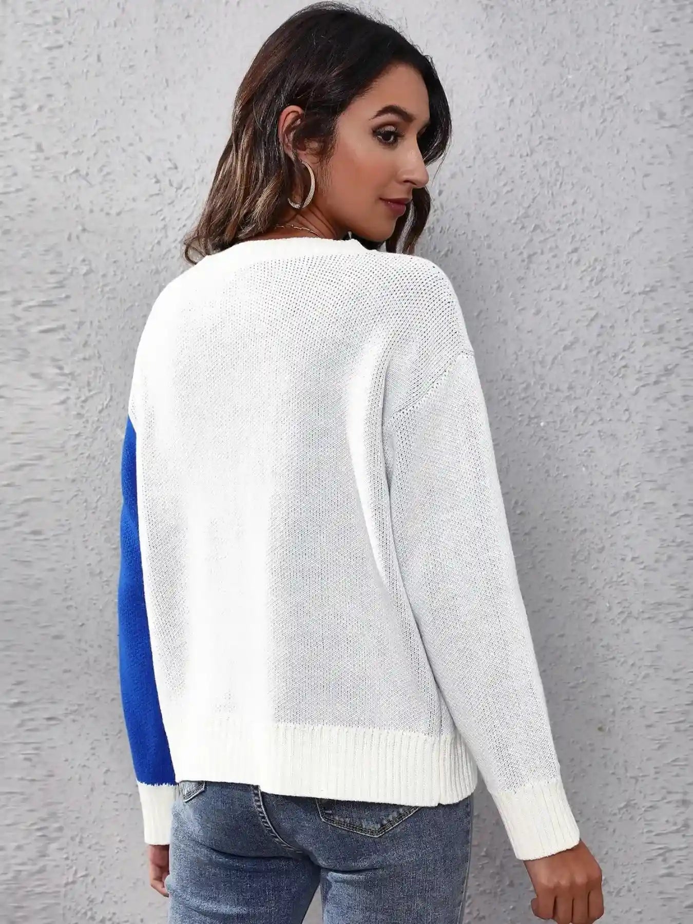 Contrast Round Neck Long Sleeve Sweater.