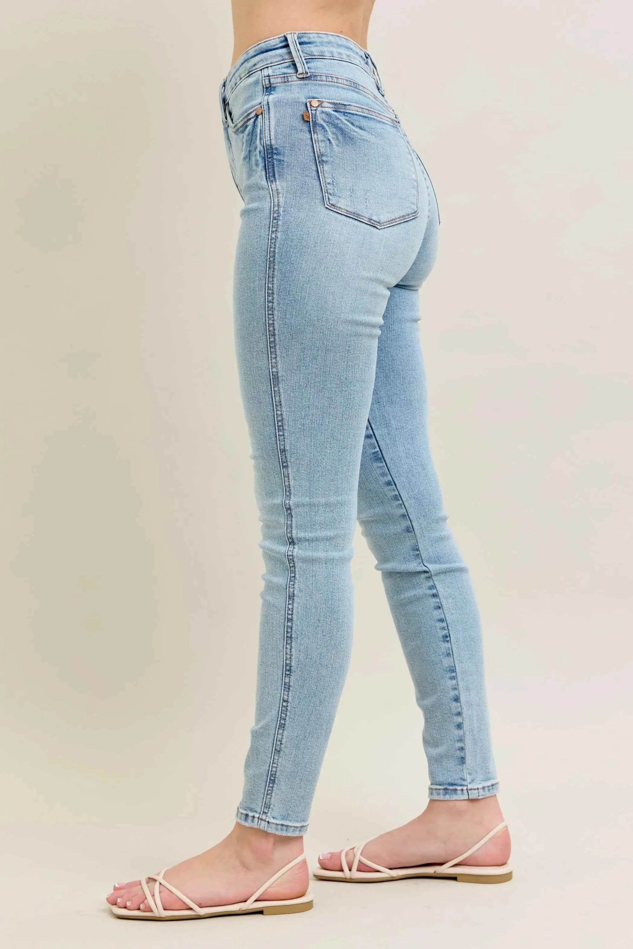 Judy Blue Plus Size Mr Tummy Control Vintage Wash Skinny Jeans.