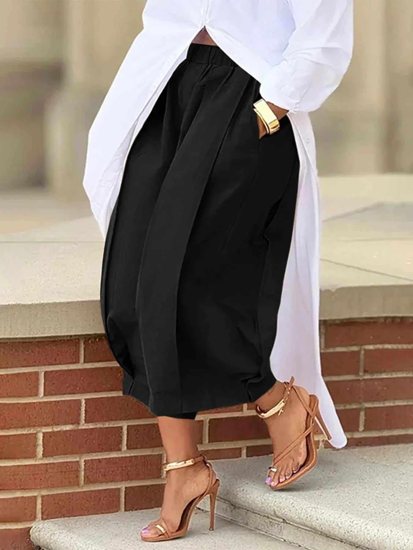Plus Size Wide Leg Pleated Cropped Pants.