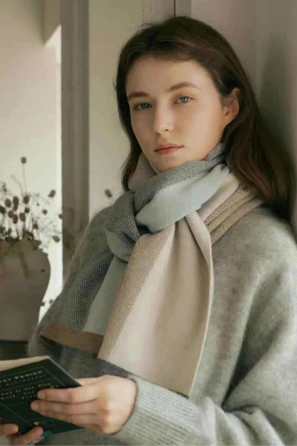 Thermal Contrast Acrylic Scarf.
