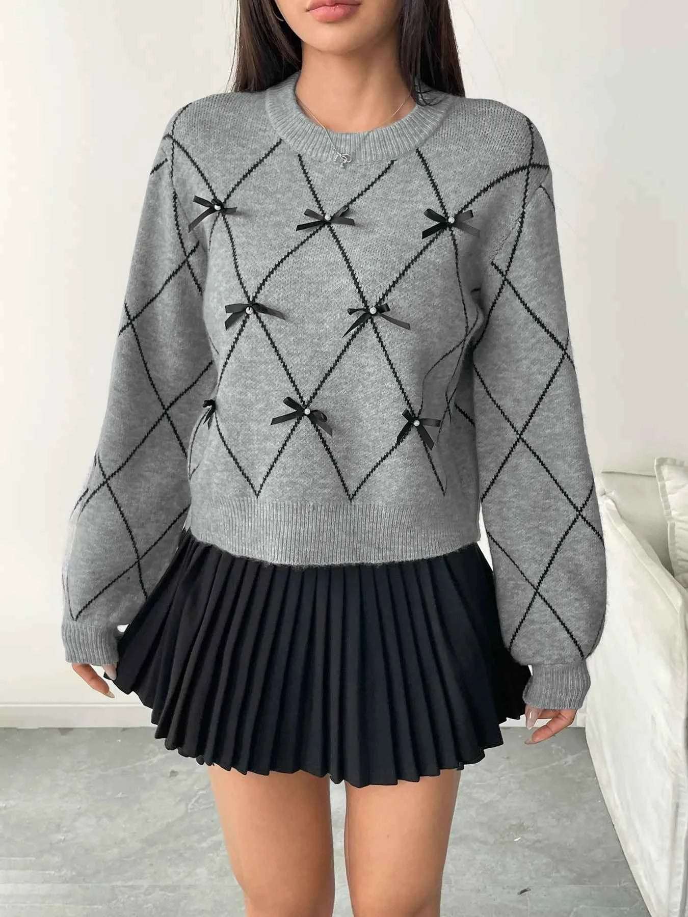 Diamond Pattern Bow Detail Sweater.