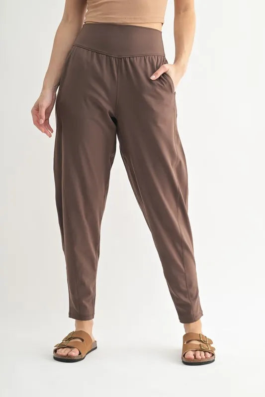 MONO B Flowbarrel High Waist Active Pants.