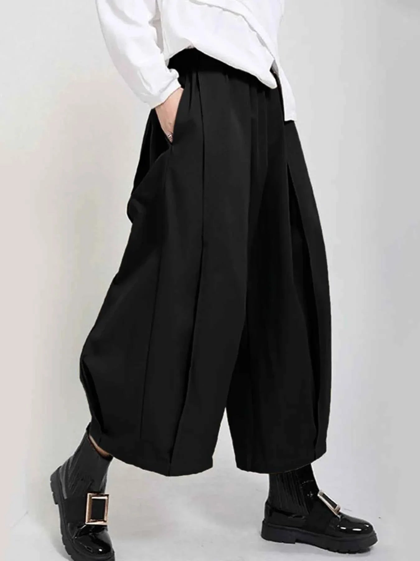 Plus Size Wide Leg Pleated Cropped Pants.