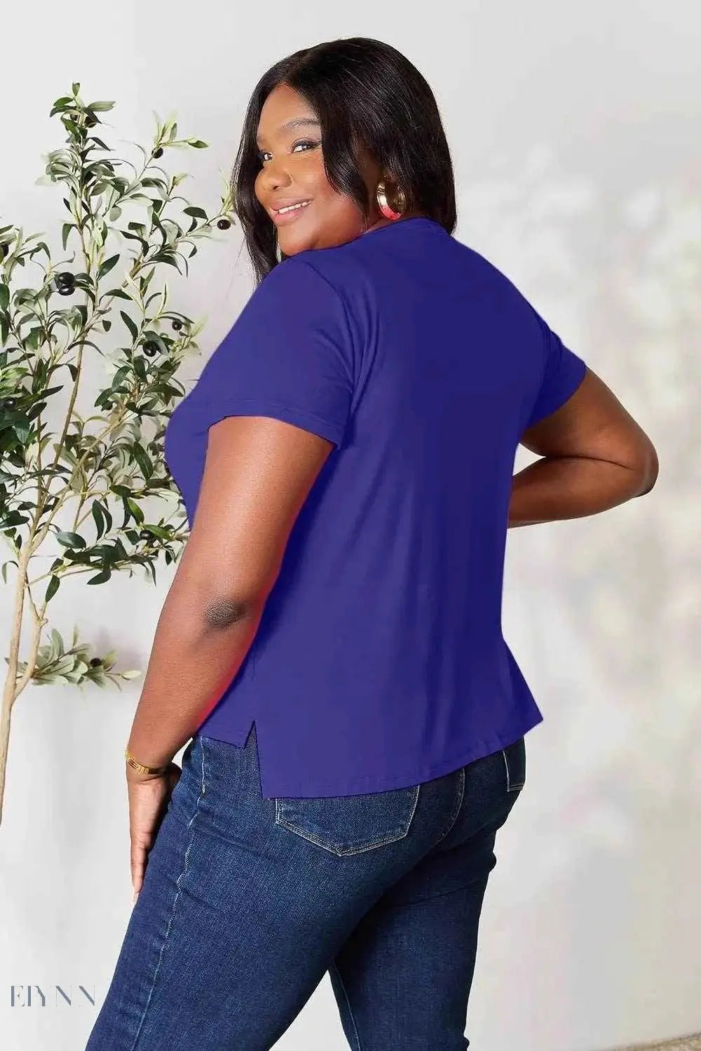 Women's Basic Black T-Shirt - Comfortable & Stylish Women's Clothing - EBYNN