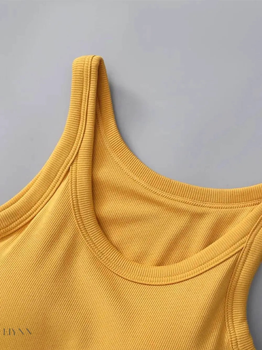 Round Neck Tank Top with Bra - Comfort and Style in One - EBYNN