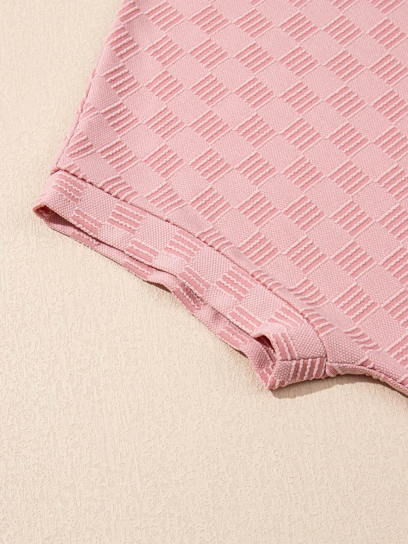 Checkered Round Neck T-Shirt for Stylish Comfort - EBYNN