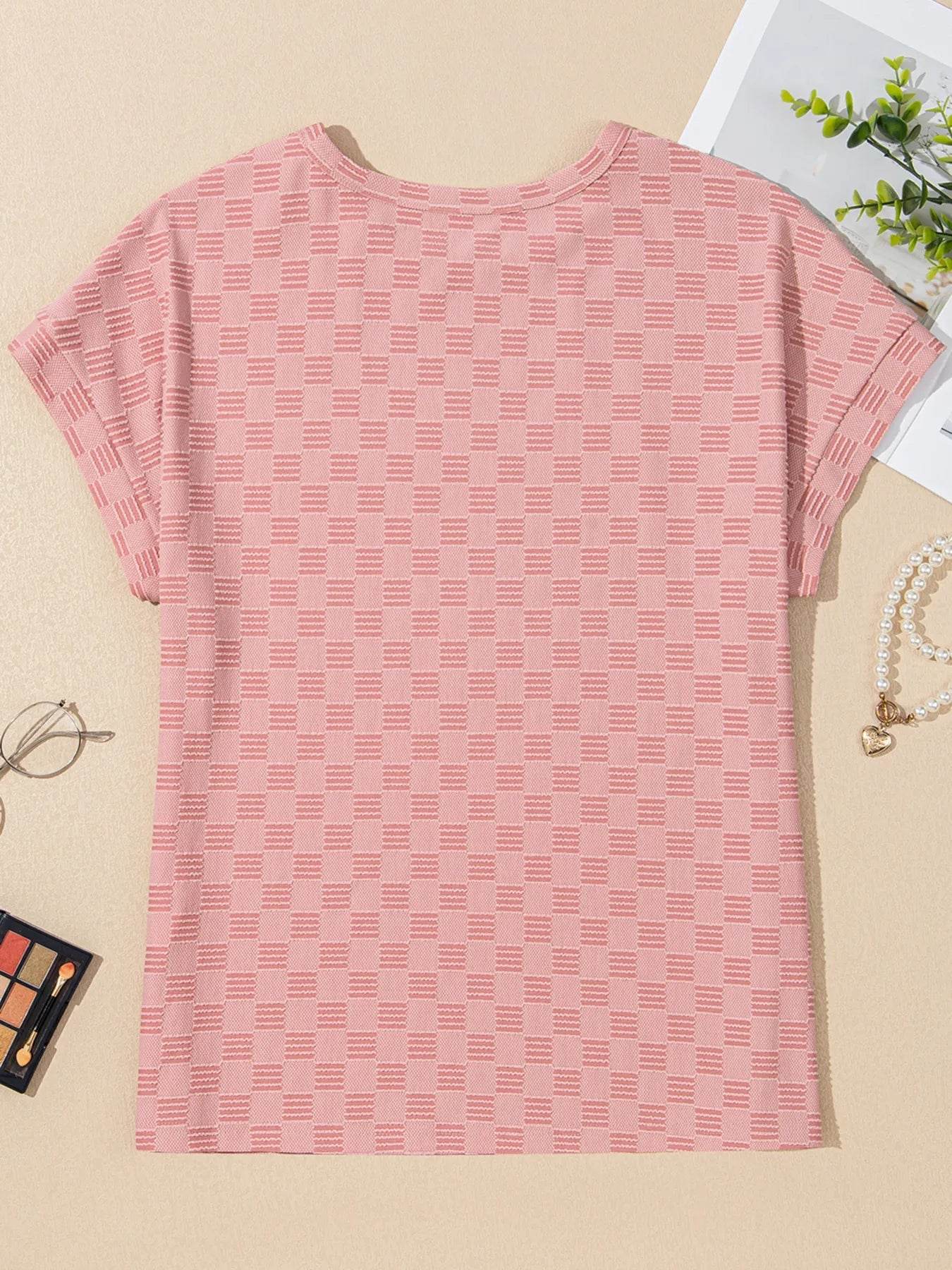 Checkered Round Neck T-Shirt for Stylish Comfort - EBYNN