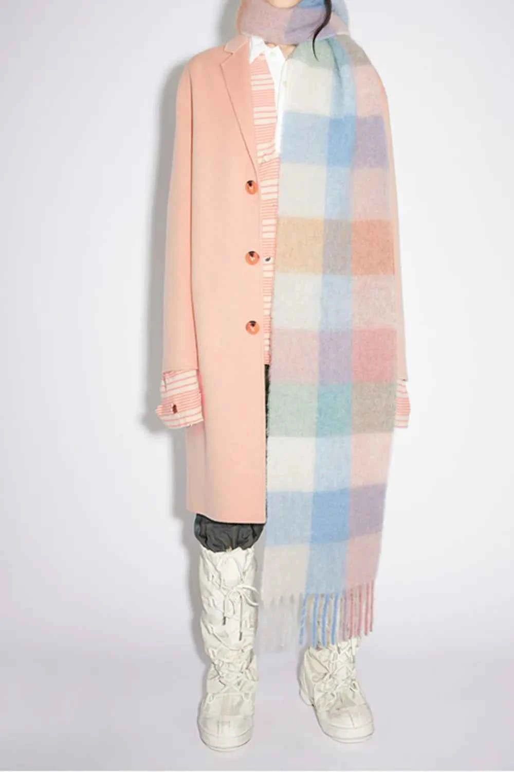 Thermal Fringe Contrast Plaid Scarf.