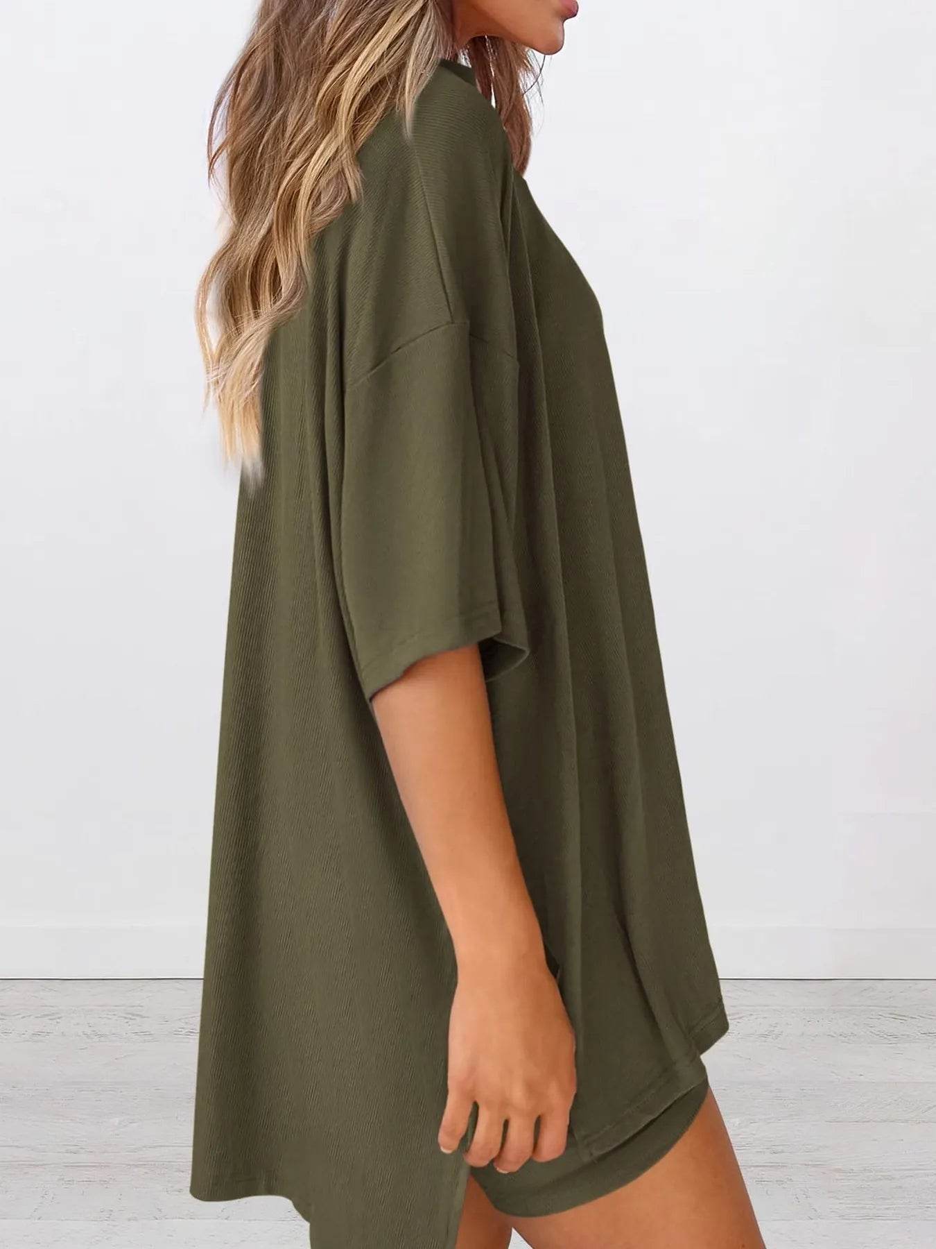 Plus Size Round Neck Set: Oversized Top and Shorts Set for Ultimate Comfort - EBYNN